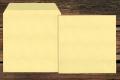 [111505] Versandtaschen 220x220 mm Nassklebend Zartgelb 120 g/qm